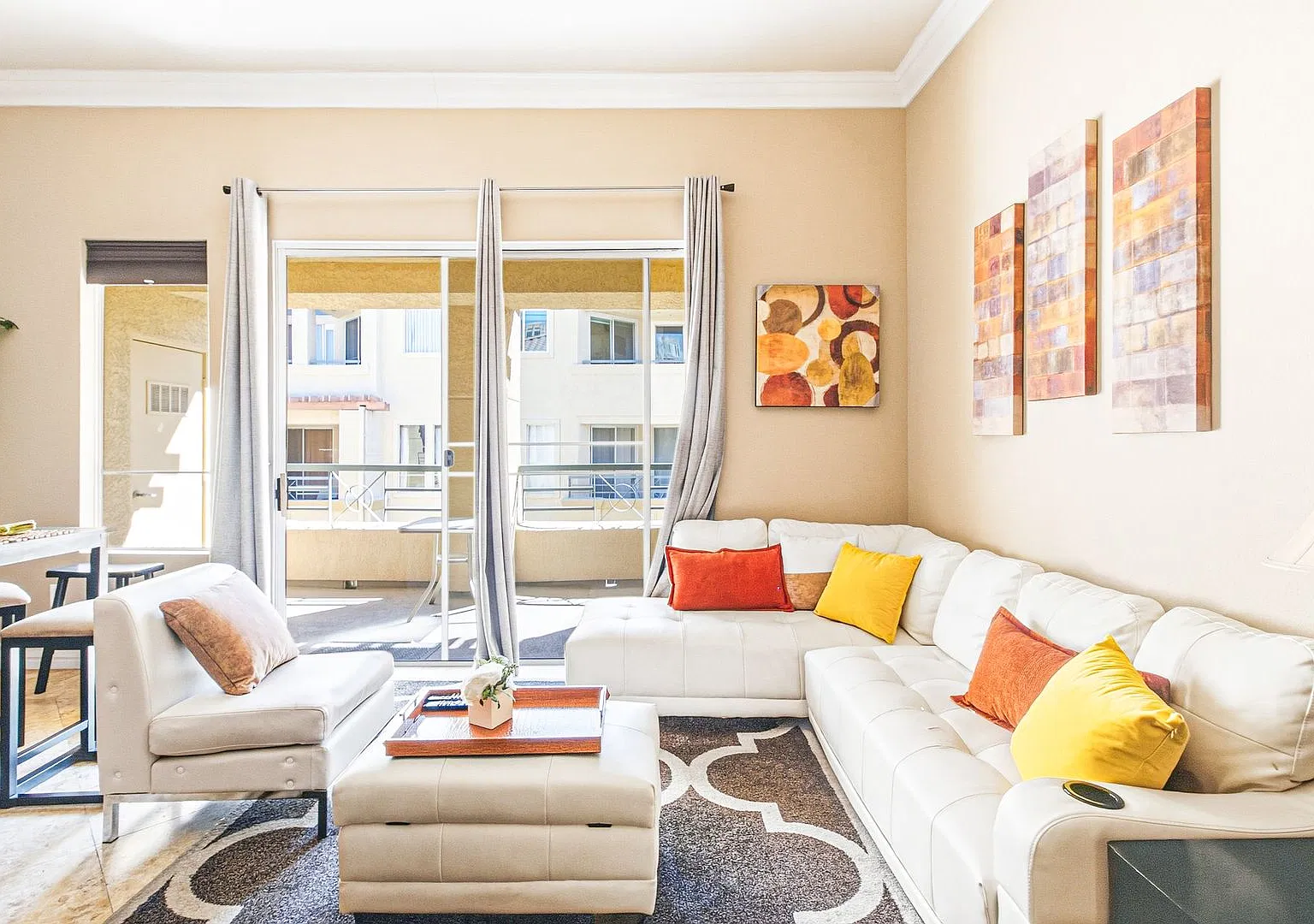 Fully furnished and just minutes from the Las Vegas Strip! — Photo 4