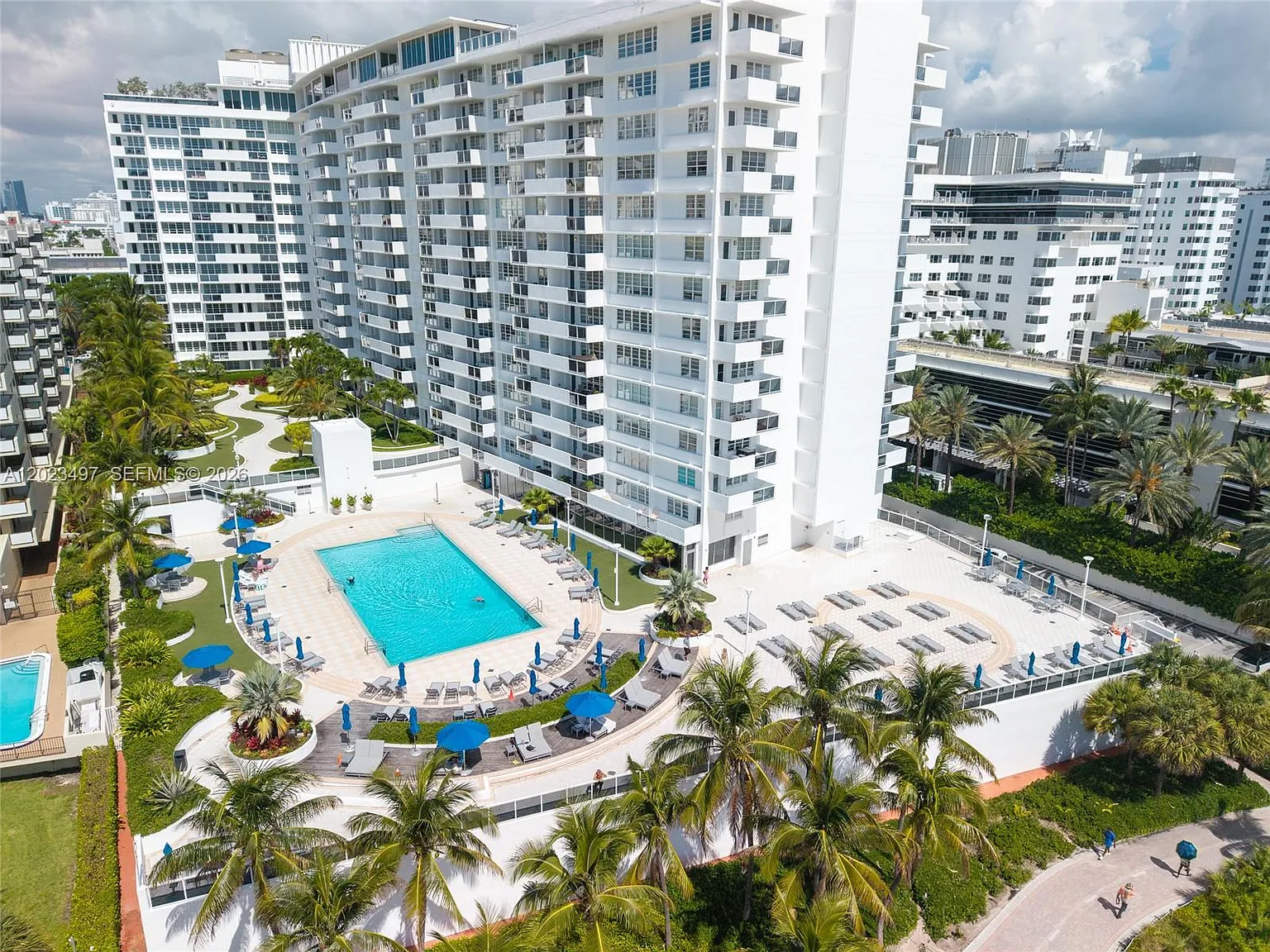 The Decoplage Condo — Photo 3