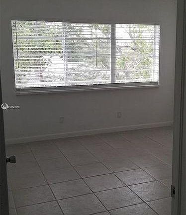 5th image of 350 S Shore Dr APT 18