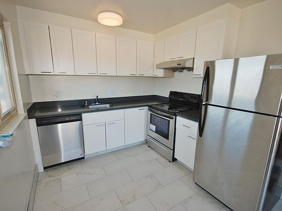 3rd image of 187 Country Club Dr APT 11