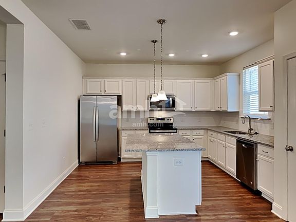 3rd image of 607 Lake Vista Ct
