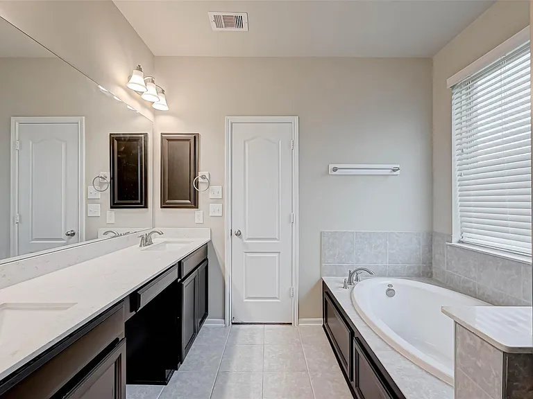 2111 Post Oak Ct — Photo 21