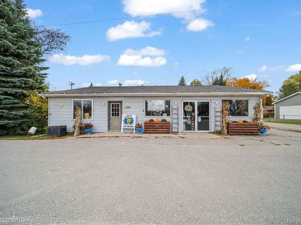 7308 Lakeshore Rd, Lexington, MI 48450