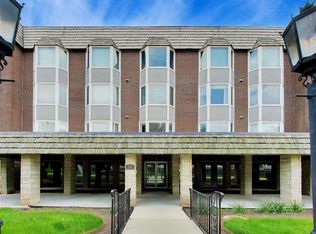 201 Thames Pkwy APT 3H, Park Ridge, IL 60068