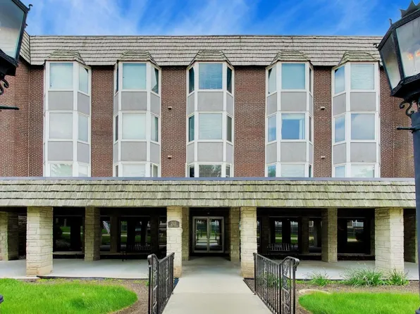 201 Thames Pkwy APT 3H, Park Ridge, IL 60068