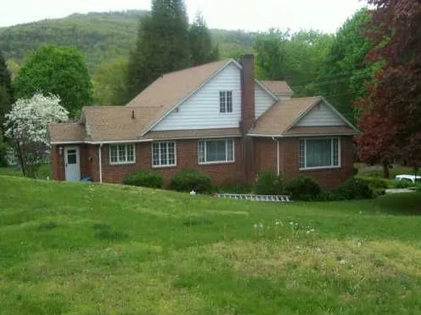 15 Roslyn St, Ellenville, NY 12428