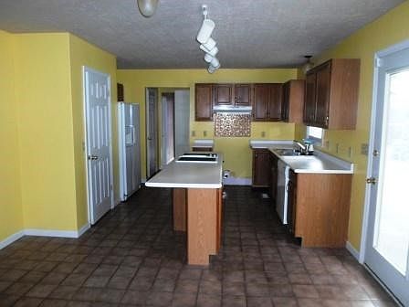 3rd image of 115 Twin Ave