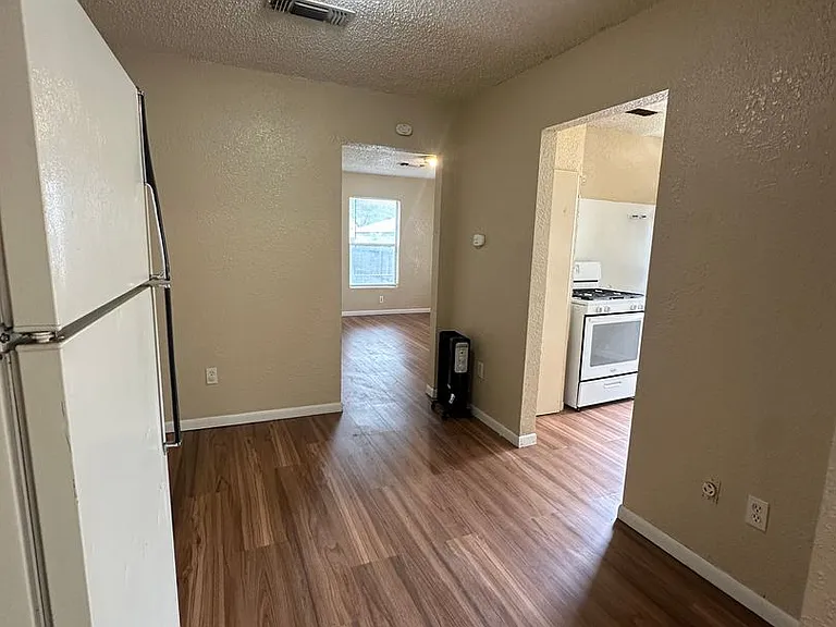 3105 S Harrison St — Photo 6