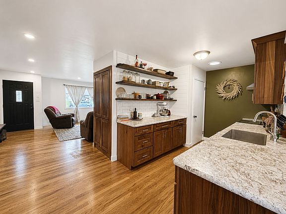 5th image of 1332 Avenue C NW