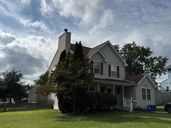 2nd image of 214 Chestnut Ave