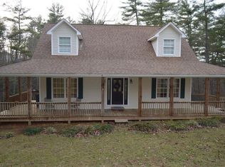 100 Tanglewood Dr, Mount Airy, NC 27030