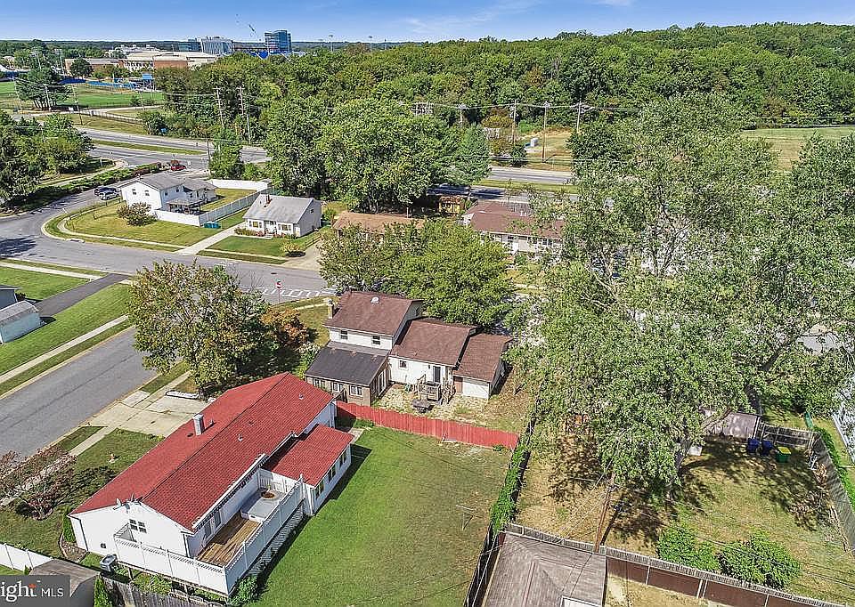1st image of 31 Sanford Dr