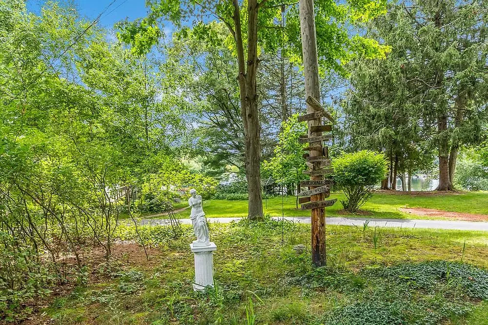 Fully Furnished 2BD, 2BA Home on the Middle Bayou of Hamlin Lake — Photo 3