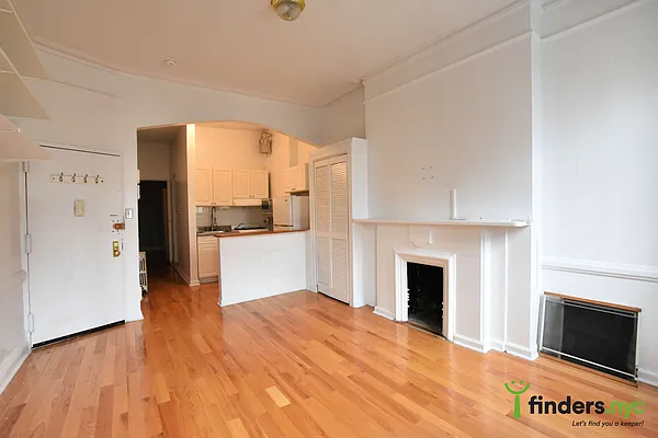 Rented by Clove Realty LLC | media 7