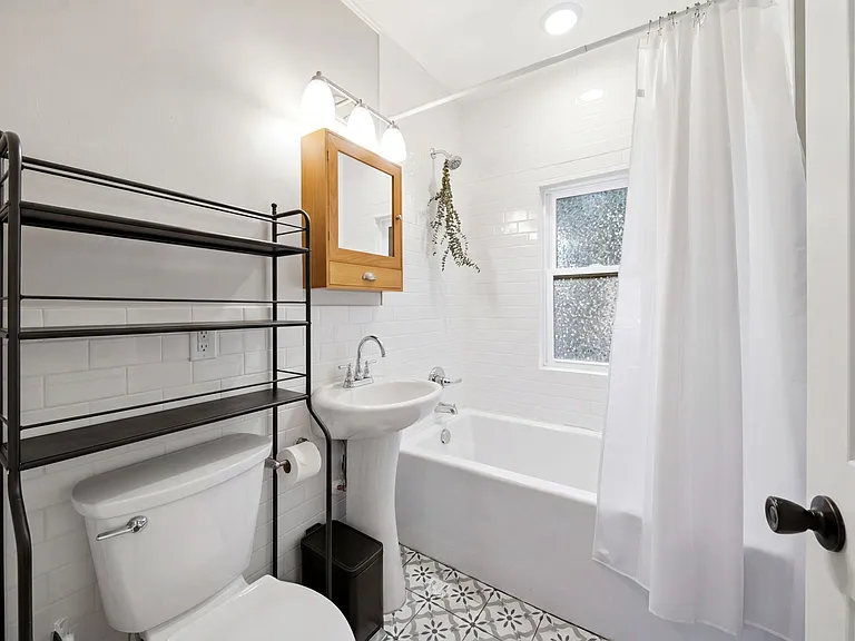 1527 Madison St NE #2 — Photo 15