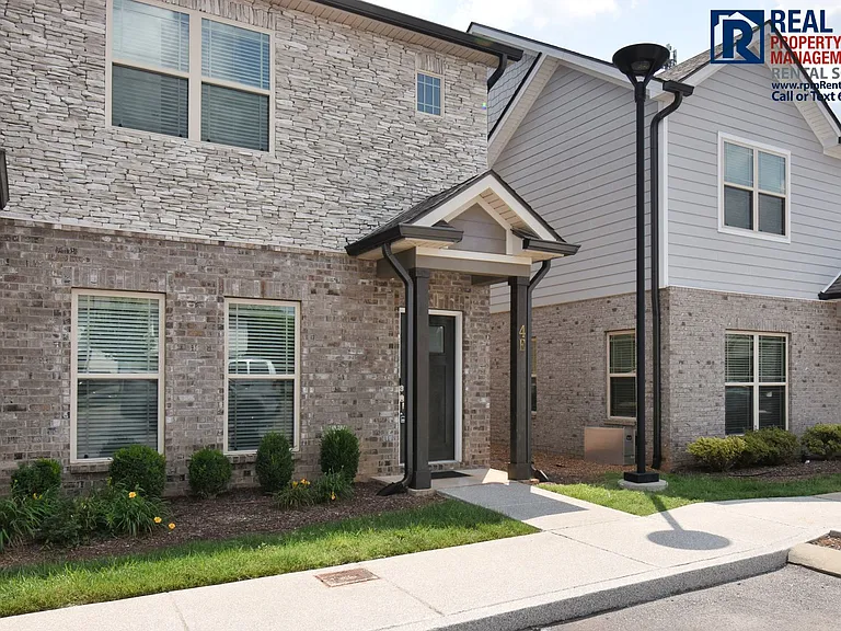 555 Gresham Ln #E4 — Photo 2