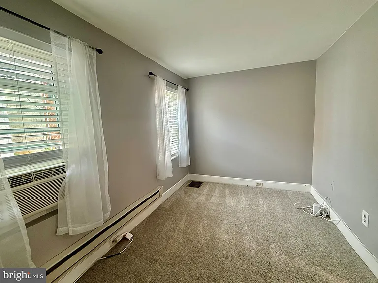 367 E Hector St — Photo 9