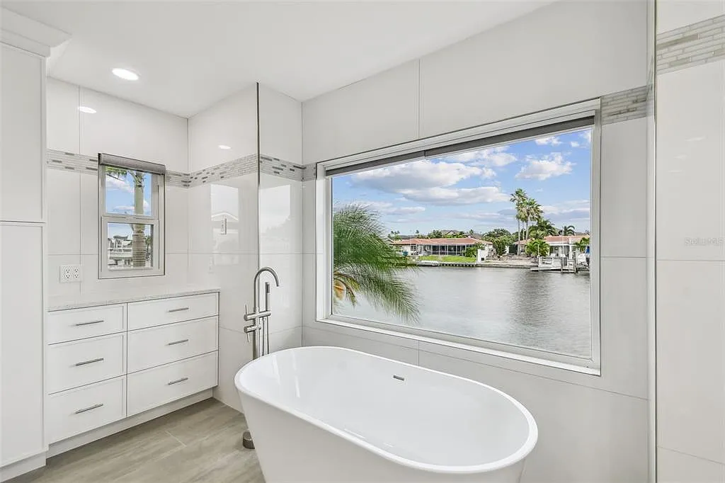 3 bed, 2.0 bath, 1972 sqft, $6,500 — Photo 3