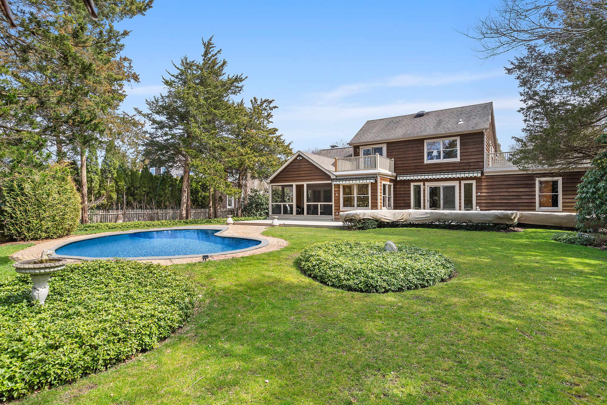 51 Gould St, East Hampton, NY 11937 Out East