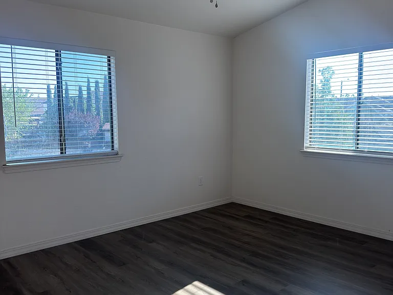 14265 Woods Point Ave — Photo 12