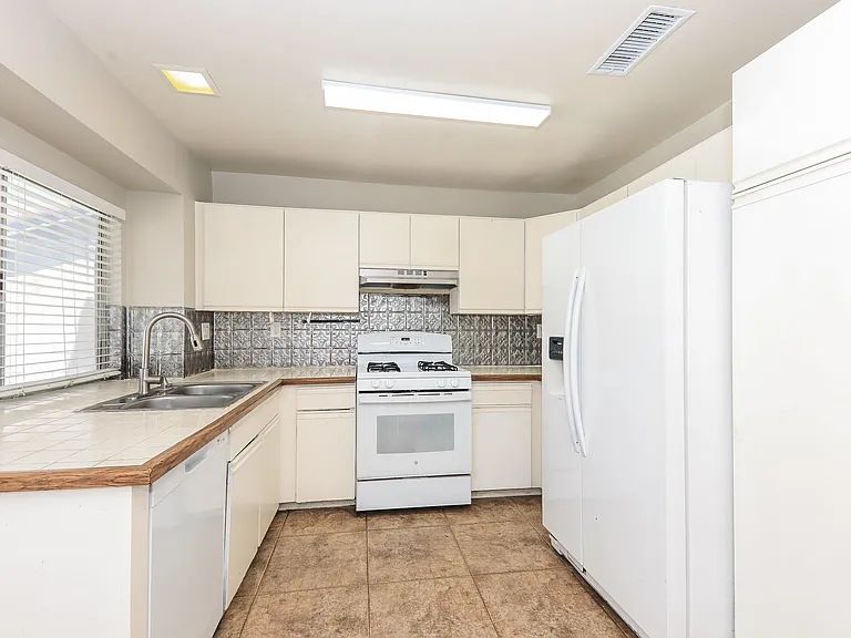 11929 Sugar Creek Ct — Photo 18