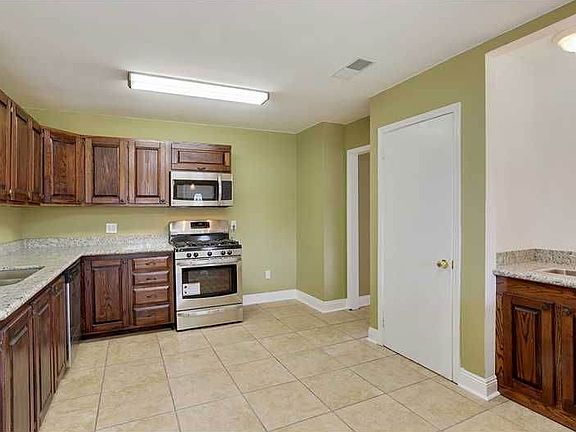 356 Pheasant Lane Kitchen