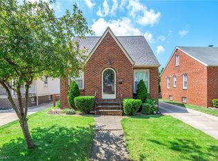 2210 Elbur Ave, Lakewood, OH