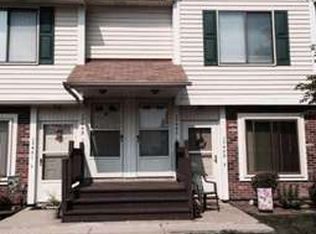 17407 Utica Oaks Ln, Roseville, MI