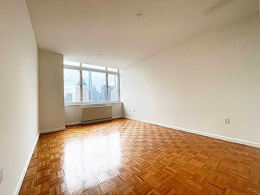 5th image of 350 W 43rd St APT 37E