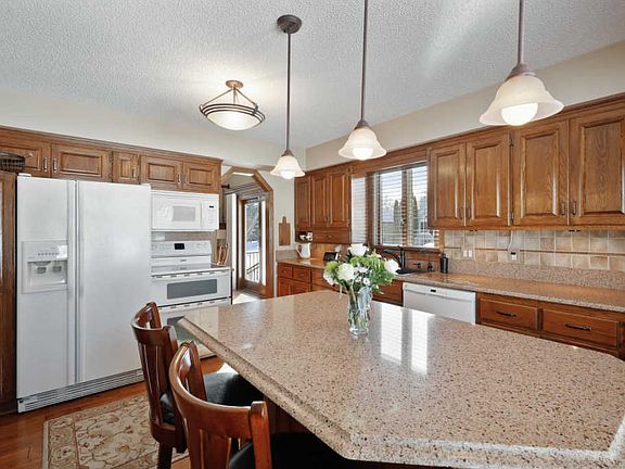 5th image of 340 Oak Hill Dr