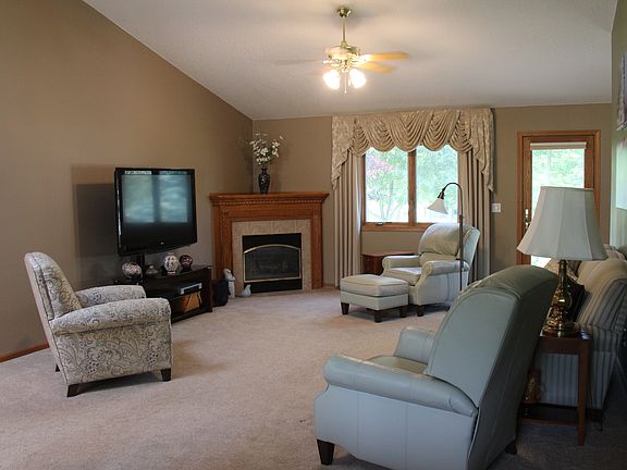 Living room with gas FP