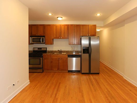 2nd image of 3005 W Gunnison St APT 3W