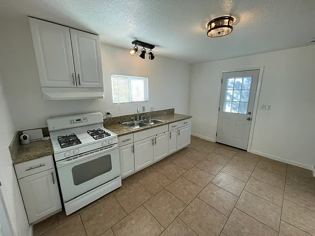 812 Cedar St #102 — Photo 11