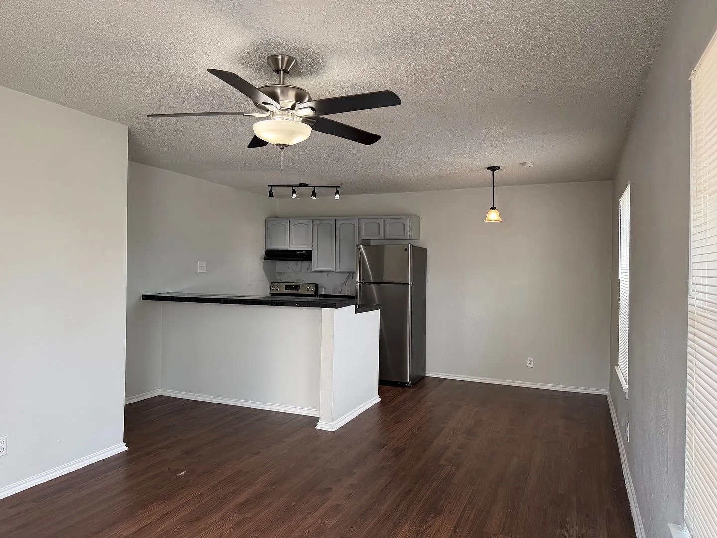 Renovated Townhome in Englewood — Photo 3