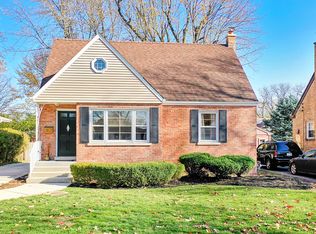317 N Pine St, Mount Prospect, IL 60056