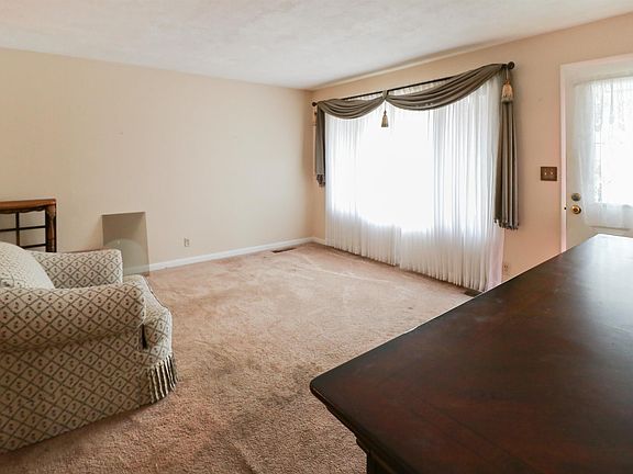 2nd image of 2501 Robinwood Dr