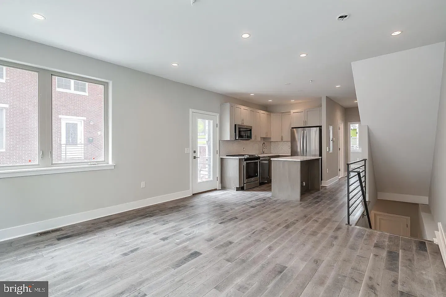 3 bed, 1500 sqft, $2,900 — Photo 2