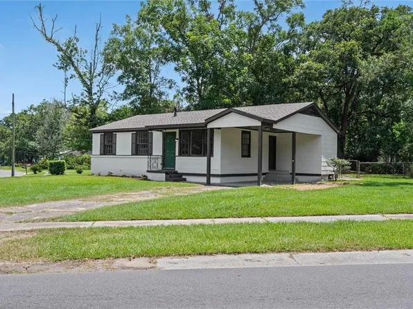 2401 N Dog River Dr, Mobile, AL 36605