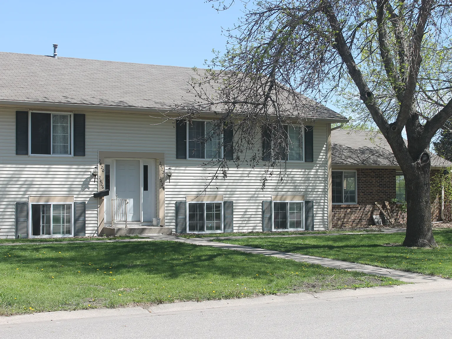 2 bed, 800 sqft, $1,050 — Photo 1