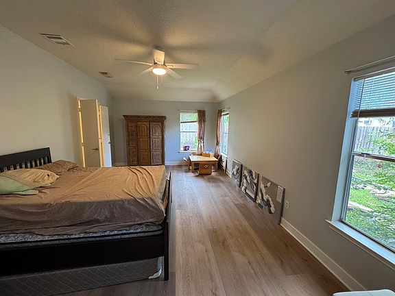 3rd image of 3506 Stratford Manor Dr