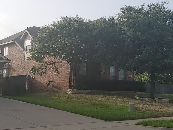 4th image of 1002 Parkwood Dr