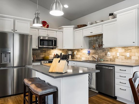 2nd image of 96 Rimrock Ct