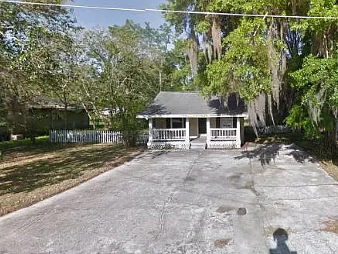 2324 S Brown Ave — Photo 2