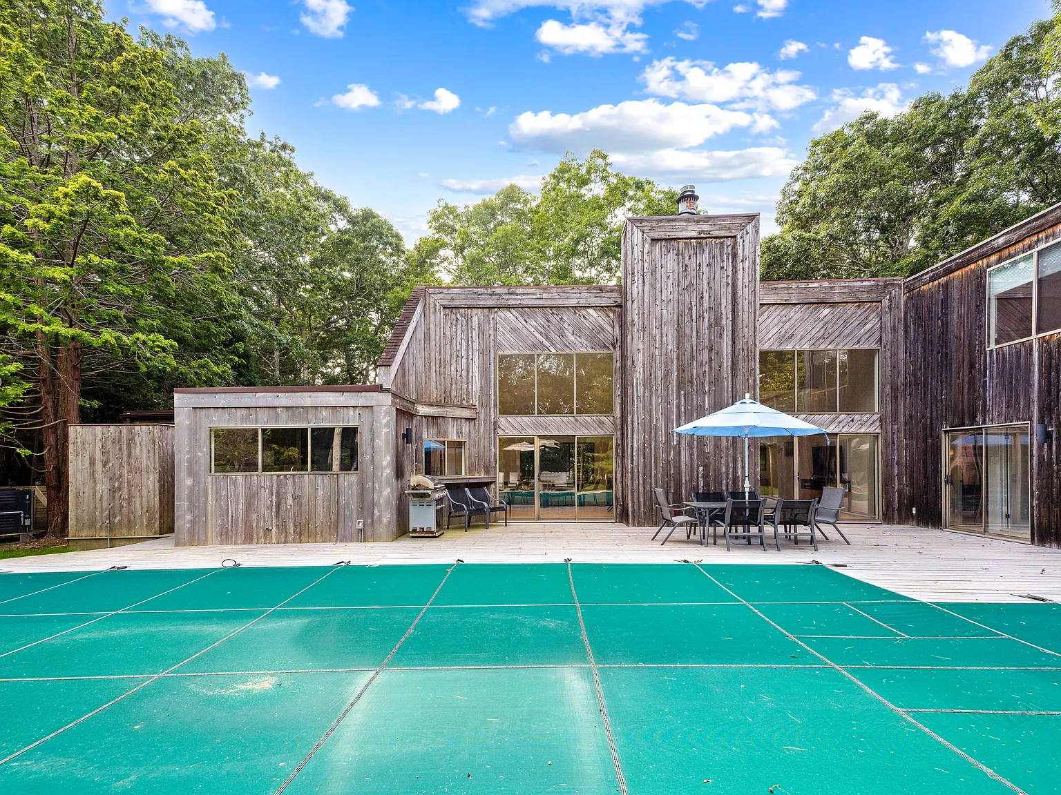 Secluded Quogue Contemporary - Year Round Rental — Photo 3