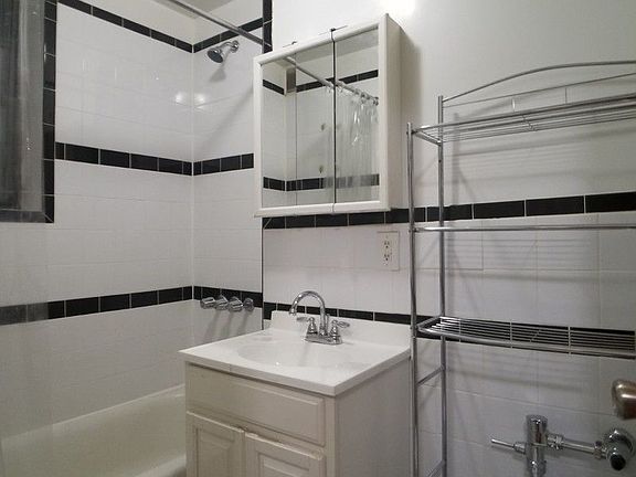 2nd image of 985 Ocean Ave APT 5D
