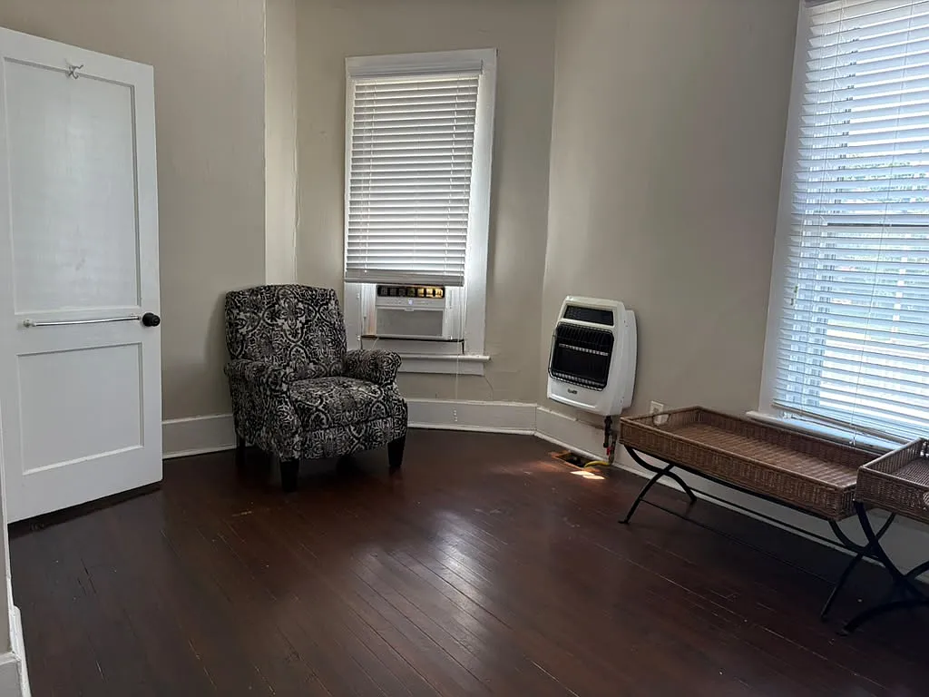 1 bed, 980 sqft, $975 — Photo 2