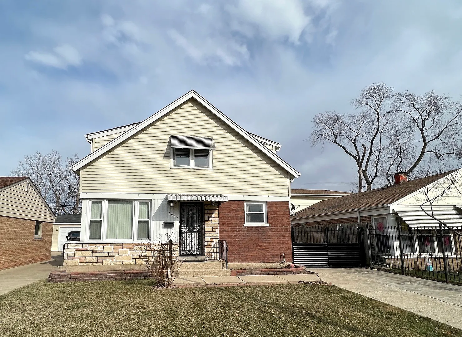 7963 S Kilbourn Ave photo 1