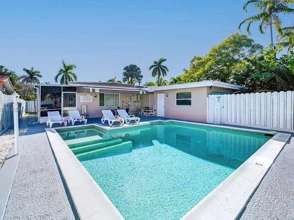 825 Harrison St, Hollywood, FL 33019