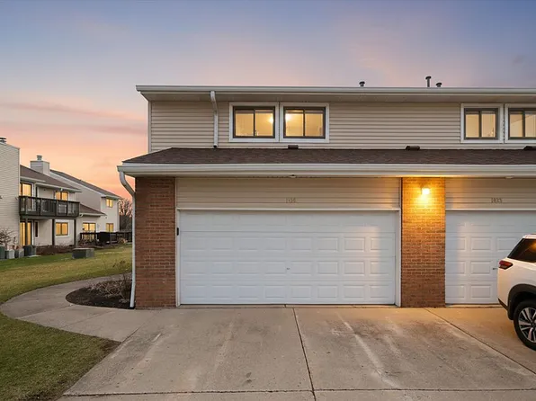 1035 Hidden Lake Dr, Buffalo Grove, IL 60089