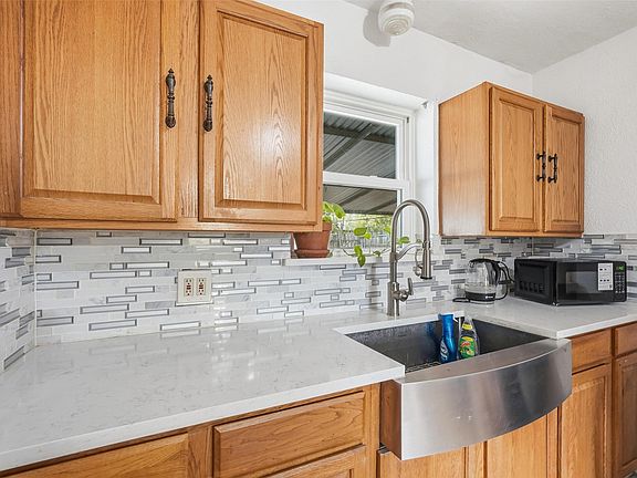 2nd image of 2223 Longwood Ln